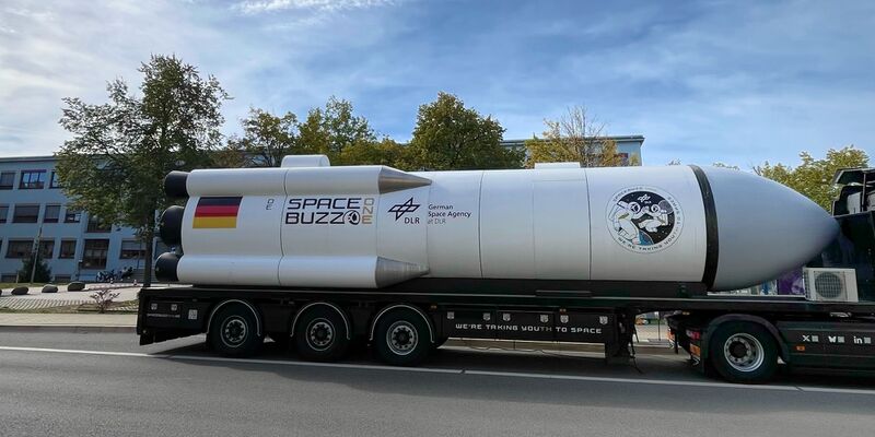 News Titelbild - Einmal ins All und zurück: Der SpaceBuzz One zu Gast an der Bruno-Bürgel-Oberschule